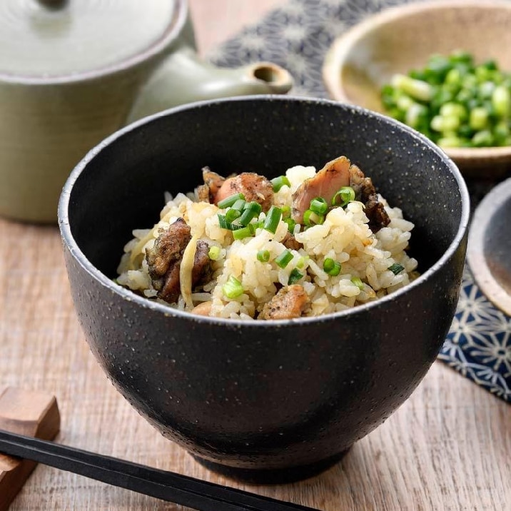 【炭火焼鶏】お手軽炊き込みご飯